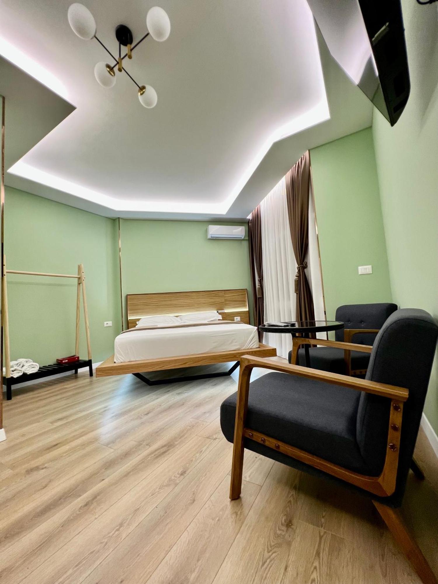 Spiranca Luxury Suites Tiranë Bilik gambar