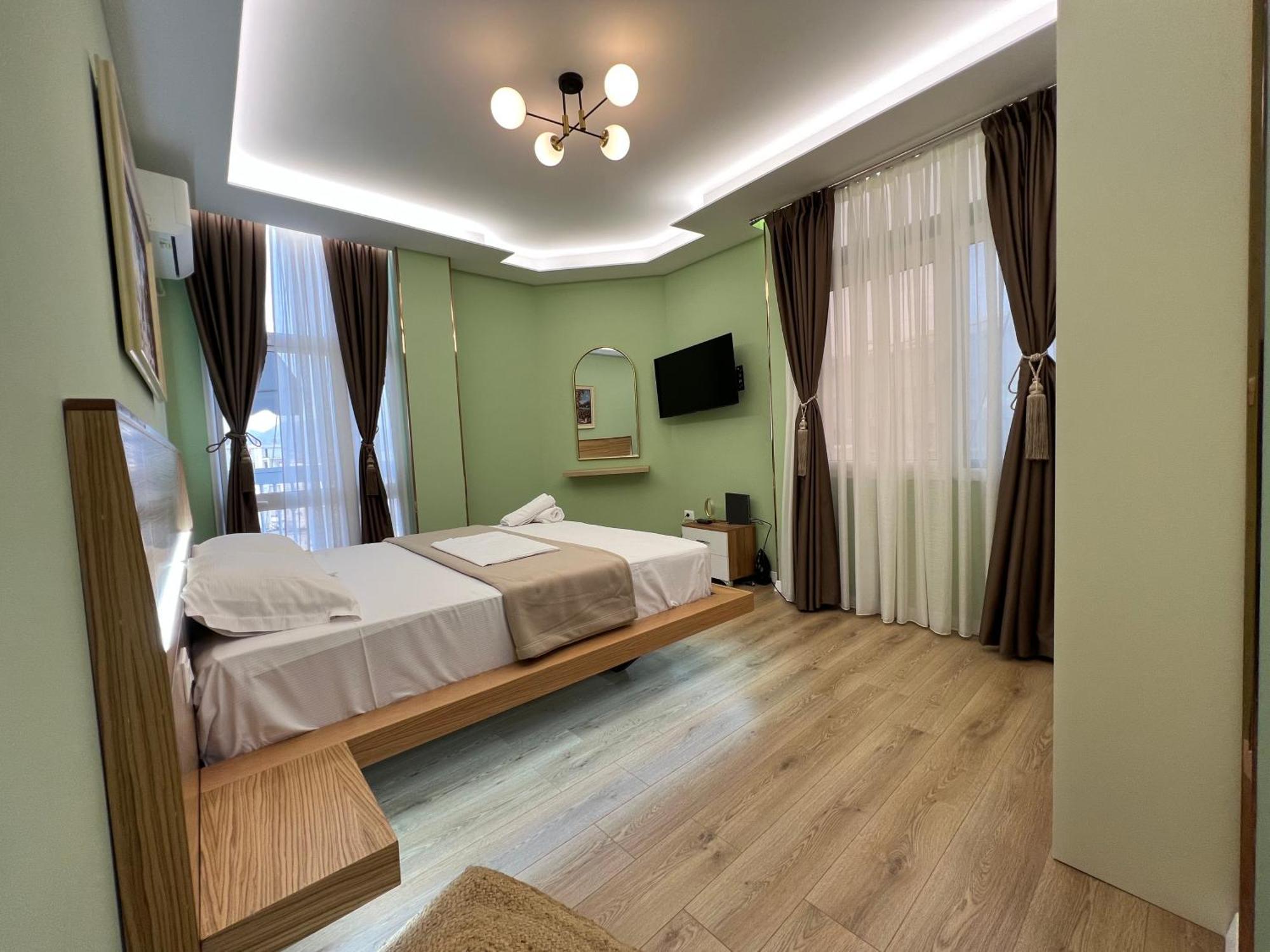 Spiranca Luxury Suites Tiranë Bilik gambar